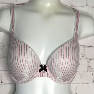 Victoria's Secret Women's Lightly Lined Bra Size. 32D